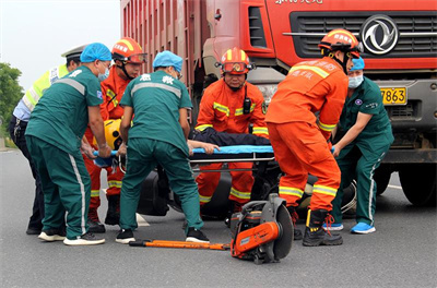 乌兰沛县道路救援